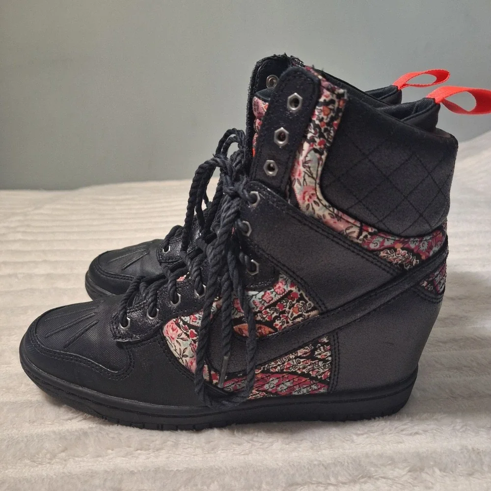Nike Sky High Dunk Liberty Of London Sneaker Boot Womens 7.5 Red Bandana Blk